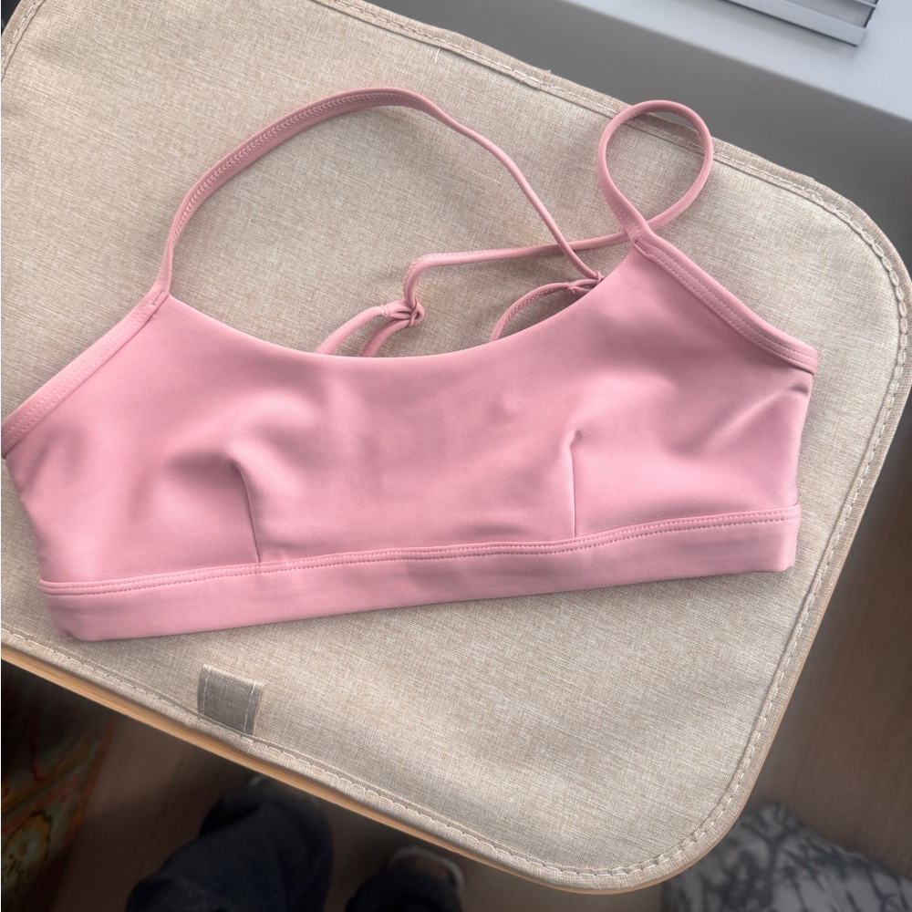 Alo airlift intrigue bra - small - vintage pink